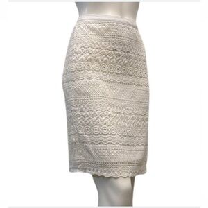 Women’s pretty boho crochet lace knee length slim skirt. Lined. EEUC.